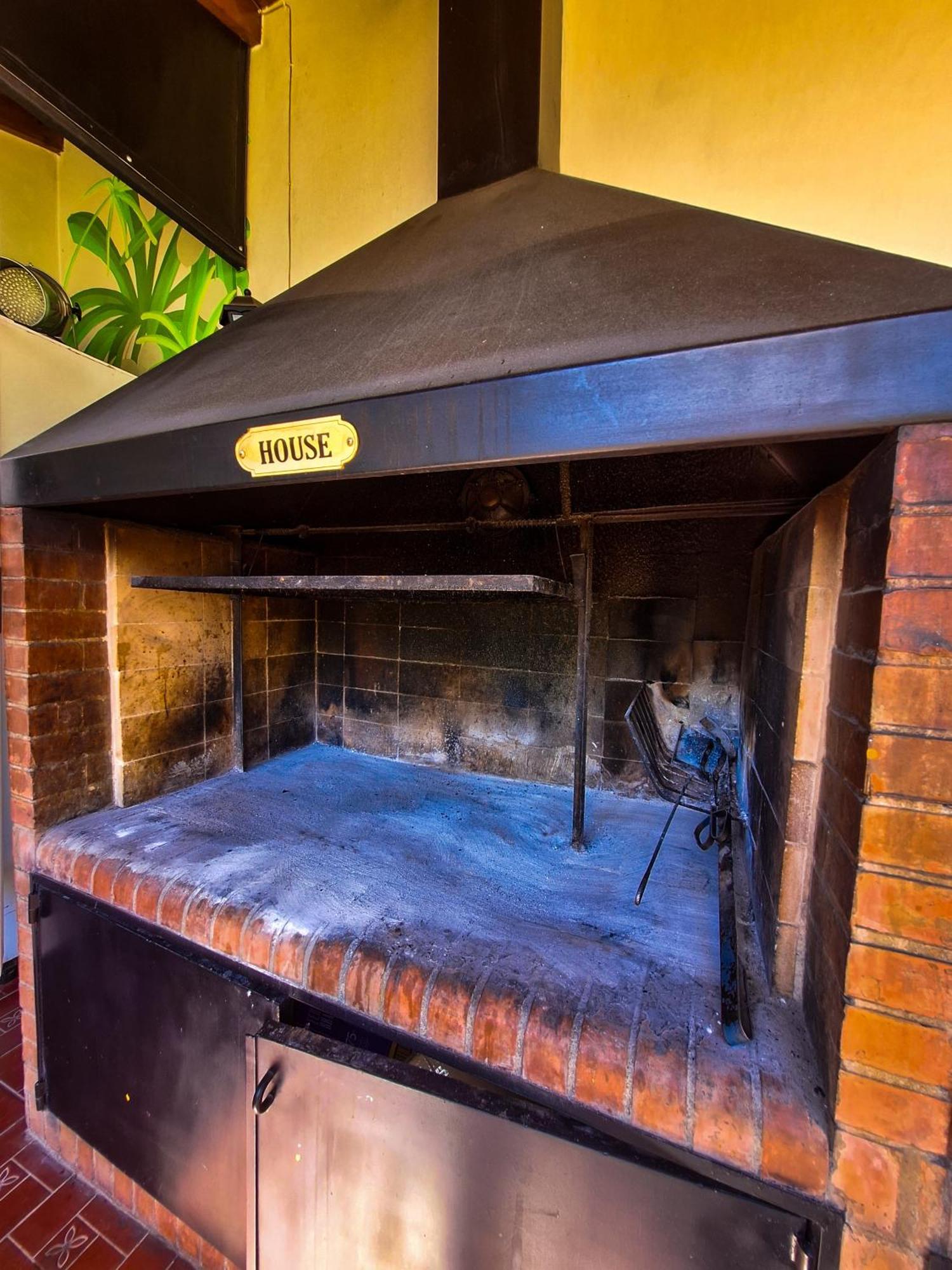 Fuxia House Hostel เมนโดซา ภายนอก รูปภาพ